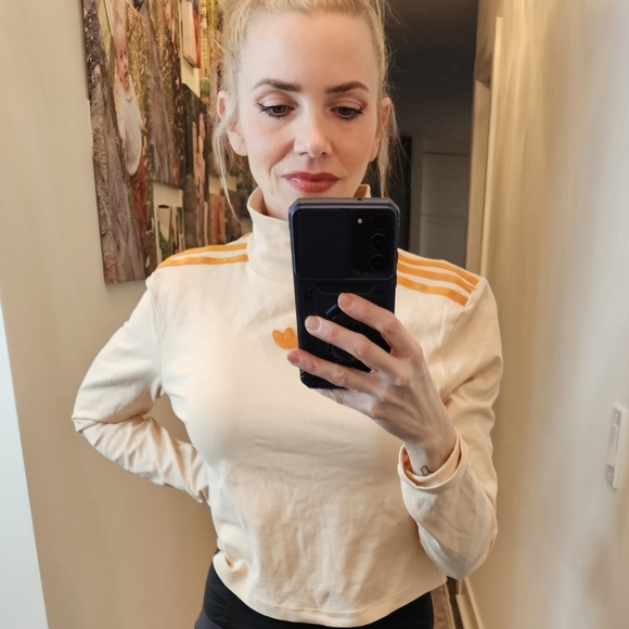 NEW 🍑 adidas Cropped Tight Fit Metallic-Stripe Long Sleeve Tee - SIZE L - Picture 3 of 13